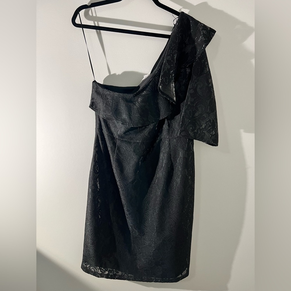 Gorgeous one shoulder dress! Black with some shimmer!